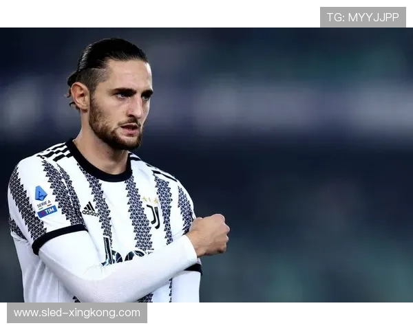 2025年足球球星单打实力排名揭秘 力压群雄的顶级球员盘点