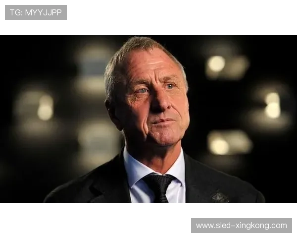 世界足坛知名足球球星盘点与当今活跃巨星详细介绍