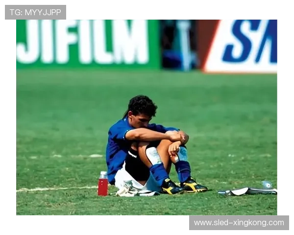 八号球星在足球场上的精彩表现集锦，技术与速度的完美融合