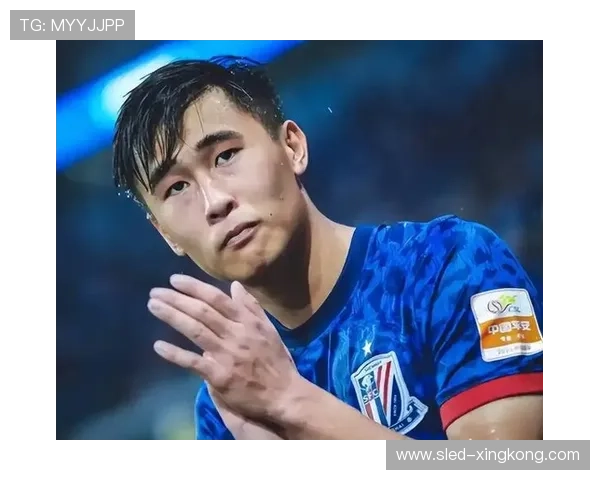 因被骂而引发争议的男足球星为何备受关注及其背后的故事