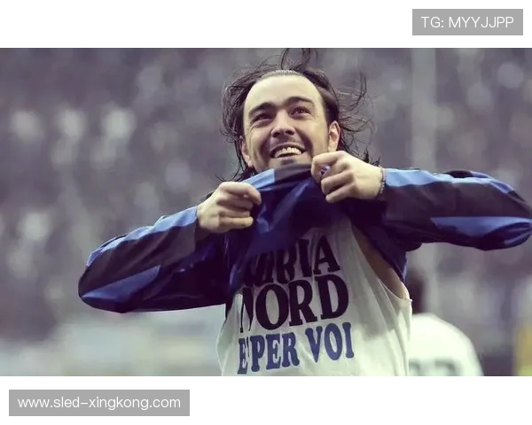 足球明星印花潮流:球场英雄如何征服时尚圈的独特魅力 足球明星印花潮流:球场英雄如何征服时尚圈的独特魅力