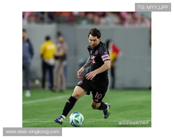 还原足球球星真实面貌揭秘他们背后的故事与成长轨迹 还原足球球星真实面貌揭秘他们背后的故事与成长轨迹